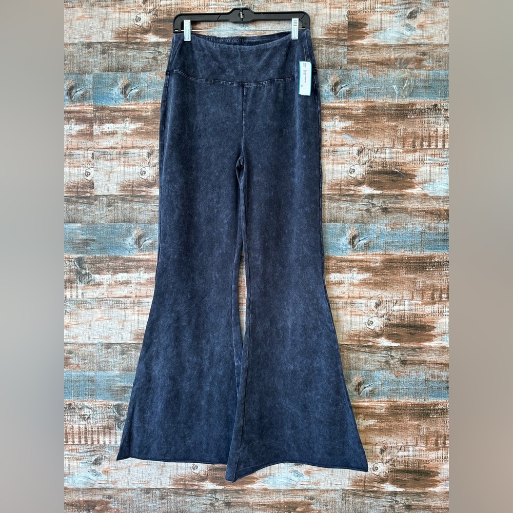 Zenana acid wash flare leggings  1X